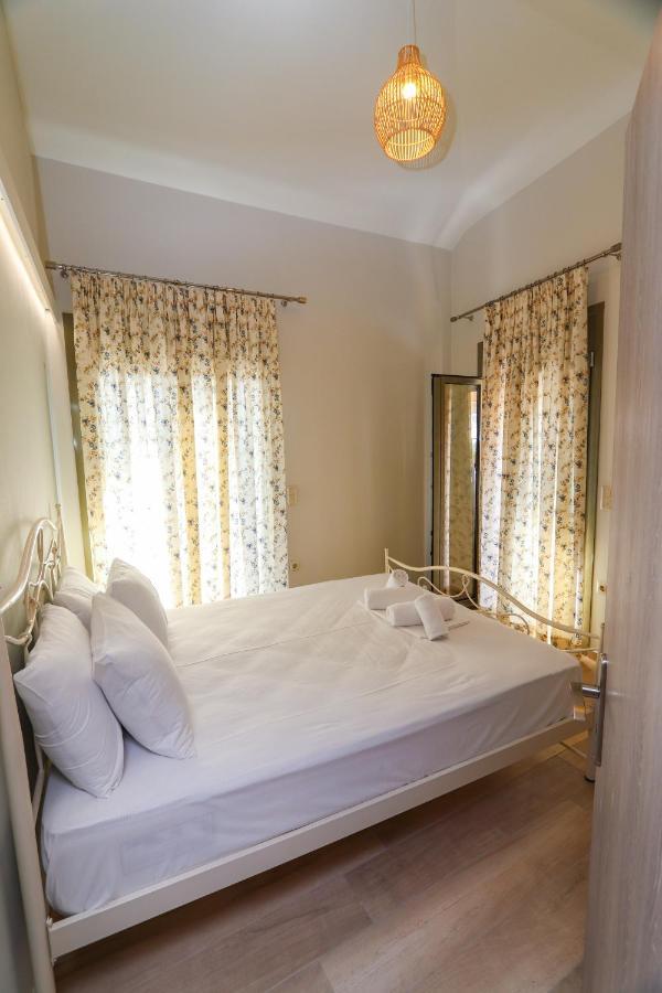 East & West Seaside Apartments Gialtra Exterior foto