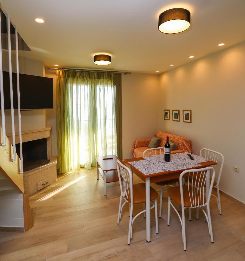 East & West Seaside Apartments Gialtra Exterior foto