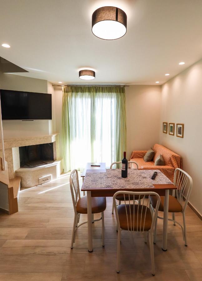 East & West Seaside Apartments Gialtra Exterior foto