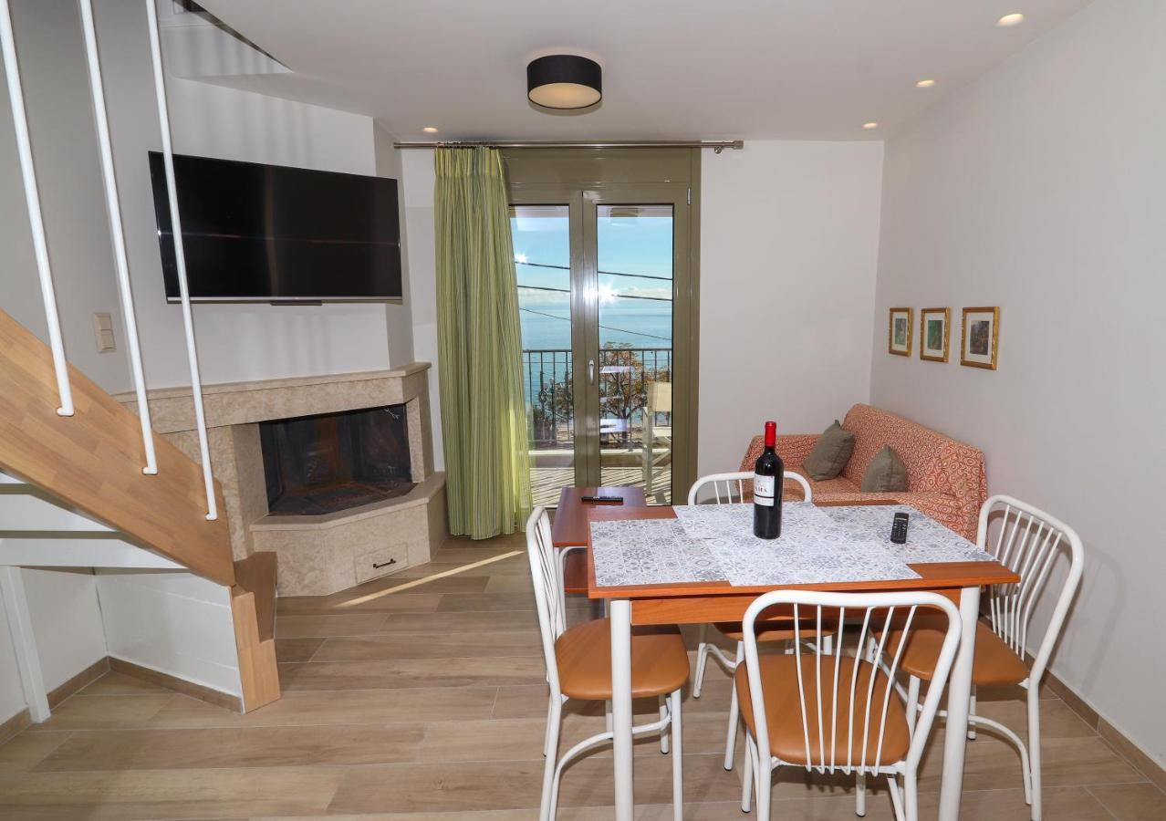 East & West Seaside Apartments Gialtra Exterior foto