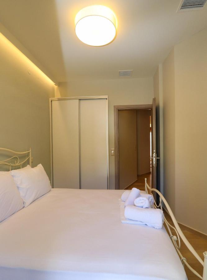 East & West Seaside Apartments Gialtra Exterior foto